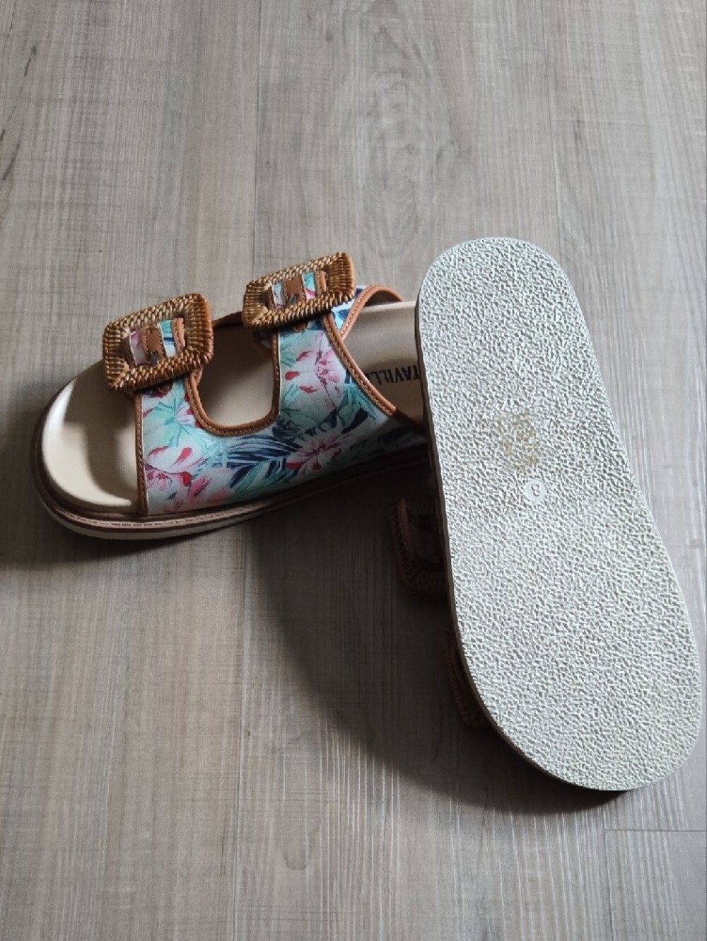 Sandals - Picture 4 of 4